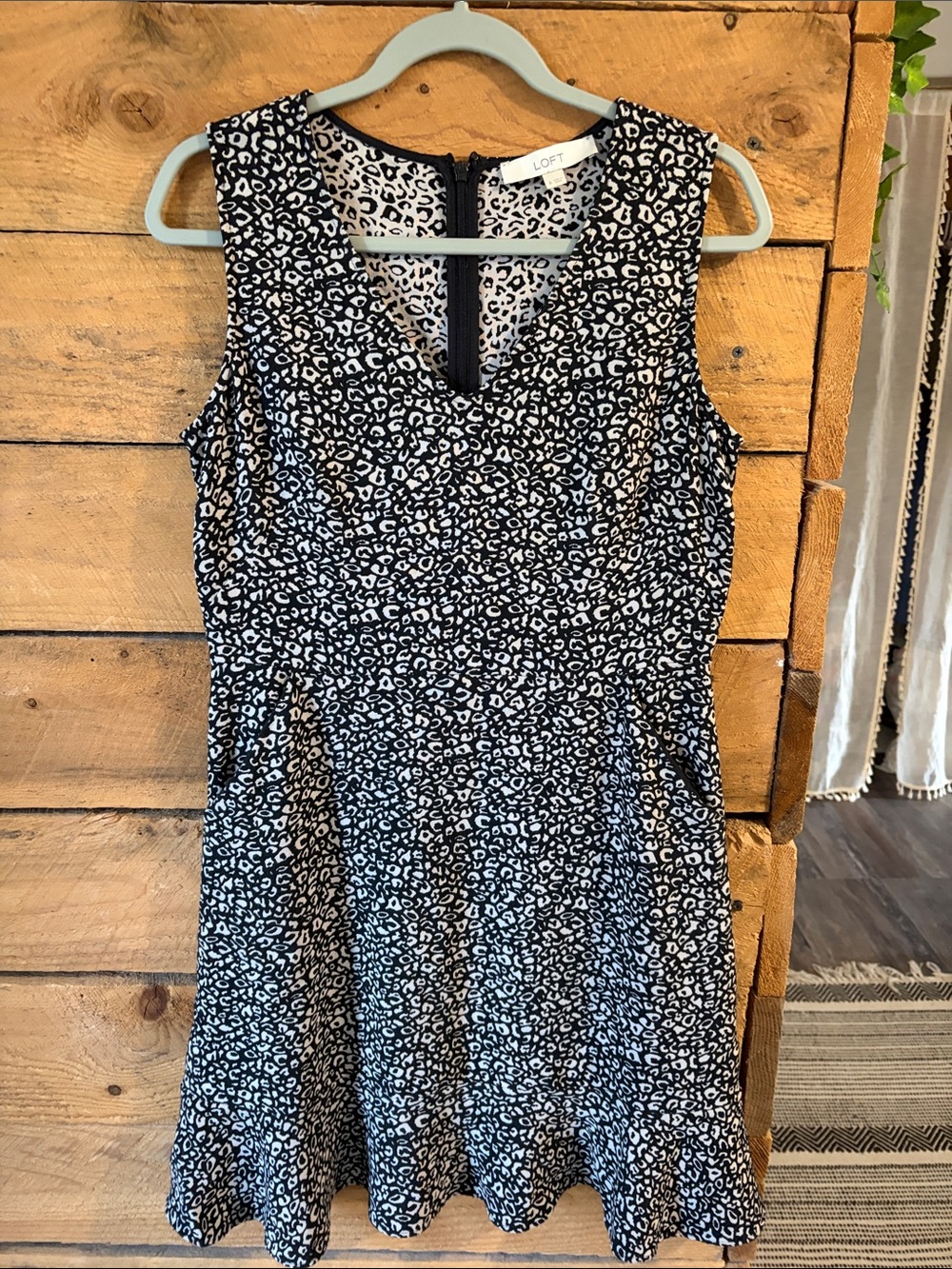 LOFT Black and White Sleeveless Fit & Flare Printed Dress